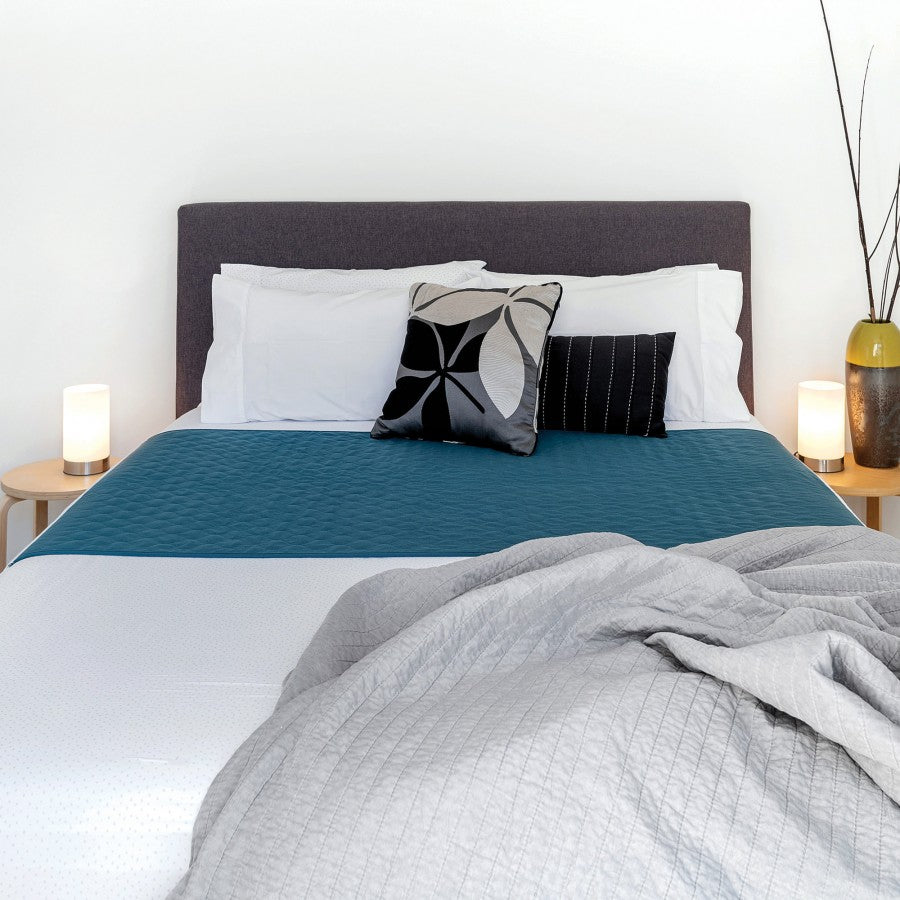 Conni X-wide Reusable Bed Pad with Tuck-ins